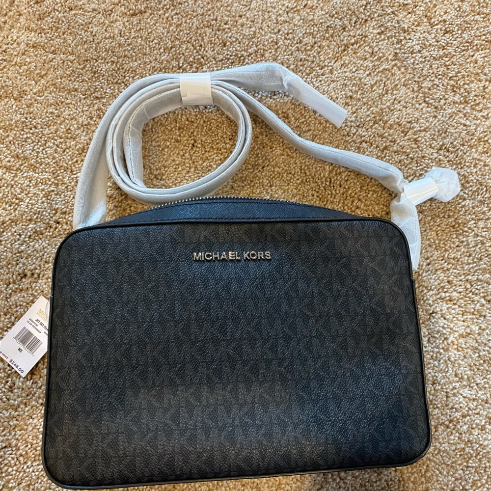 NWT Jet Set Large Logo Crossbody Bag Black
